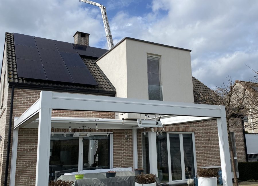 Tielt-Winge-36x-REC-Alpha-Pure-405Wp-achterzijde-pannendak-realisatie-DGS