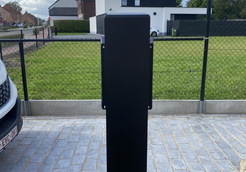 Zaptec-laadpaal-op-paal-Begijnendijk